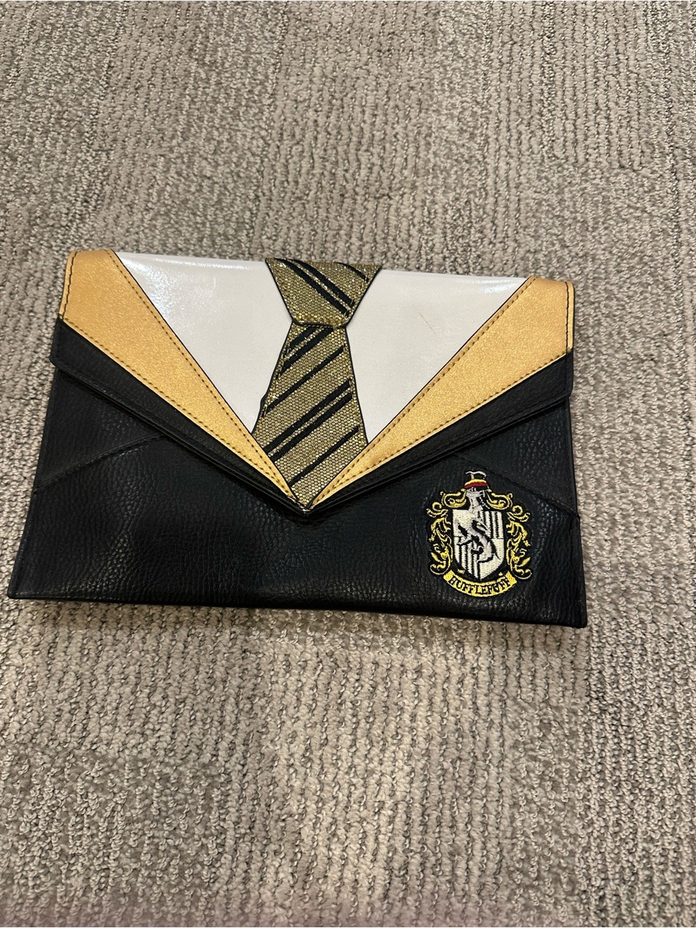 Danielle Nicole Harry Potter Hufflepuff Uniform Clutch Bag With Chain
